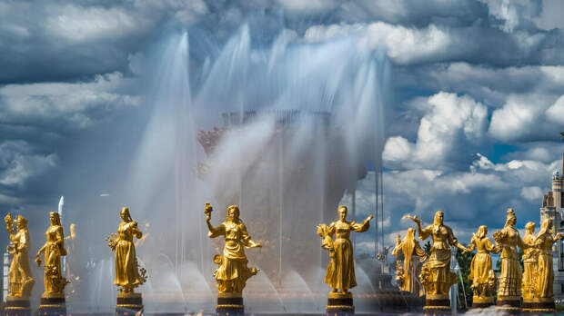 Мэр Москвы объявил о начале работы столичных фонтанов