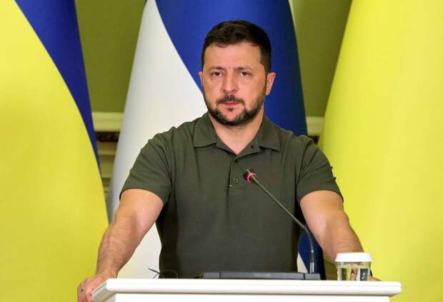 На Украине посоветовали Зеленскому «оглядываться» из-за исходящей из США угрозы