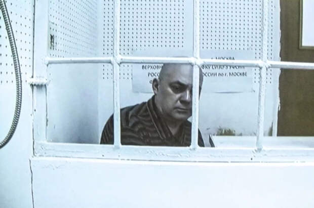 Суд оставил экс-губернатора Курской области Смирнова в СИЗО