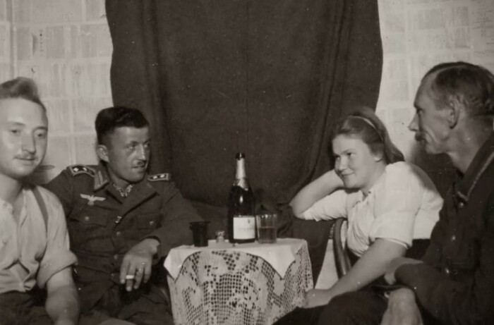 Для немецких солдат устраивались бордели. Для немецких солдат устраивались бордели.