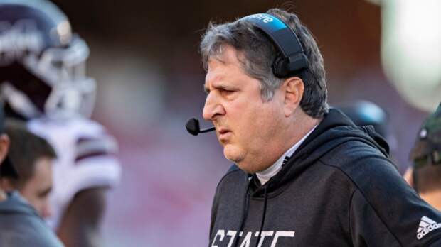 Mike Leach coaching Mississppi State