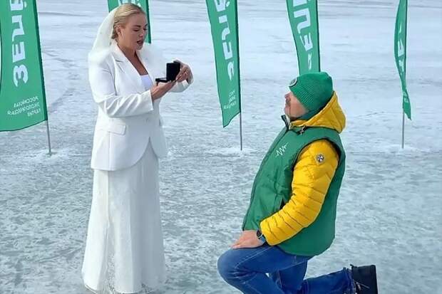 «Скажи «да»: Анна Семенович в свадебном наряде устроила шоу на льду Байкала