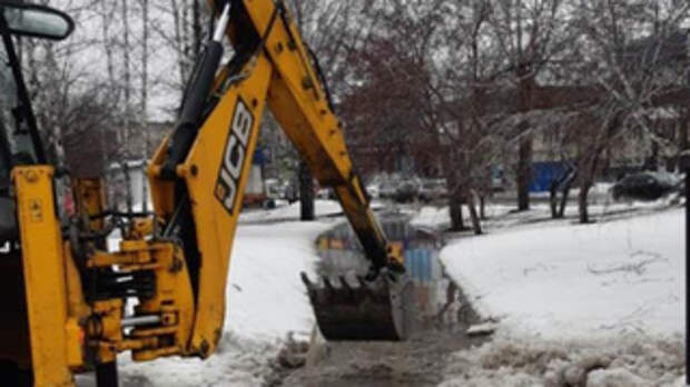 В Шипуновском районе возле автобусной остановки появилось море