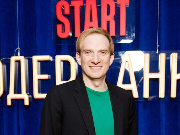 Не вернется ни в «Даешь молодежь!», ни в Россию? Чем занят Андрей Бурковский после ухода из МХТ и эмиграции