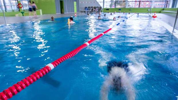 Двое детей госпитализированы после отравления хлором в бассейне в Кирове