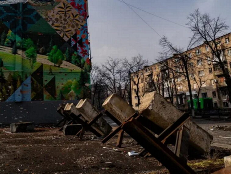 ВСУ устроили длинный лаз под гаражами в Артёмовске (ВИДЕО)