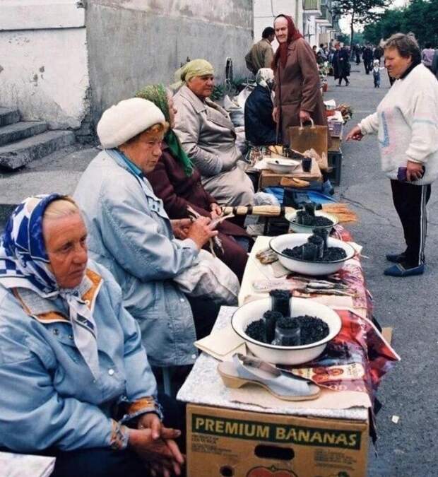 1. Стихийный рынок, Сахалинская область, г. Поронайск, 1998 год