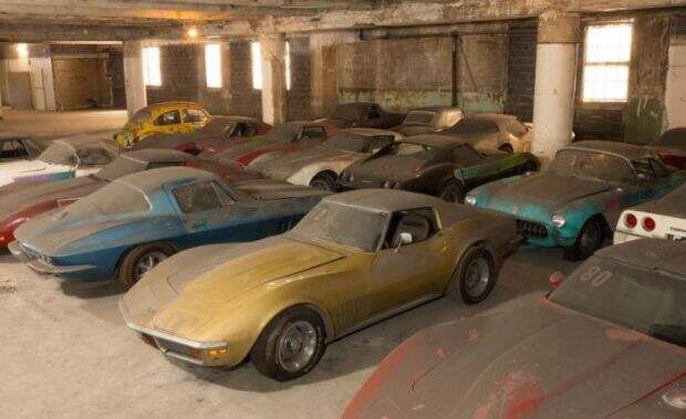 corvette_garage_44