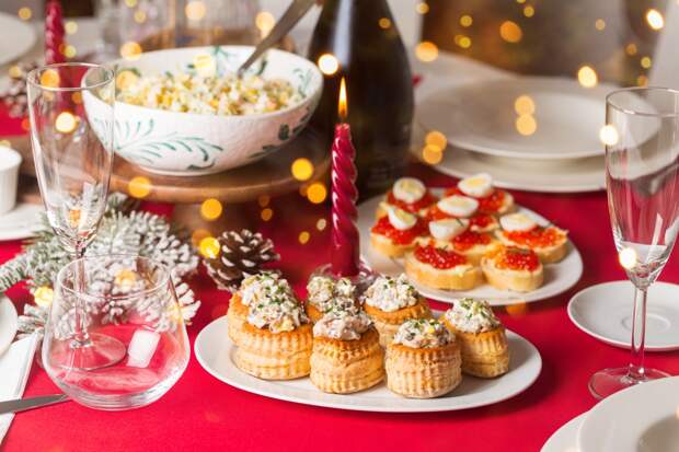 Лучшие закуски на Новый год: топ-20 простых авторских рецептов