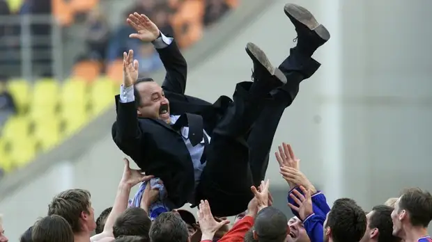 Экс-футболист ЦСКА: в перерыве матча со «Спортингом» Газзаев достал иконку