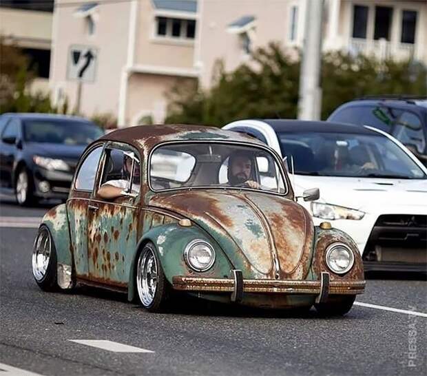 Потрясающие фотографии Volkswagen Beetle Rat Rods с патиной на улицах городов