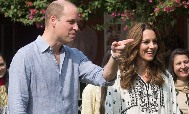 В сети появились фото Кейт Миддлтон и принца Уильяма с закрытого приема у посла Великобритании в Пакистане