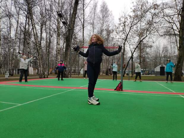 Мастер-класс для любителей скандинавской ходьбы состоится в Лианозовском парке Фото: пресс-служба Лианозовского парка