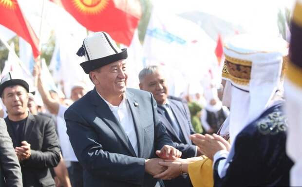 Атамбаев промахнулся: итоги первого года президентства Сооронбая Жээнбекова