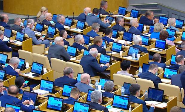 Депутаты напряженно работают, источник - https://yandex.ru/images/