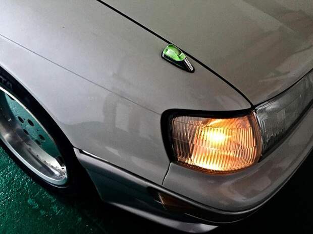 Как габаритные светлячки на японских авто светят без лампочек?