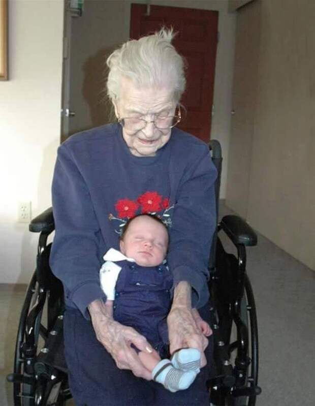 Разница в вечность: прабабушки со своими правнуками, чья разница в возрасте составляет больше 100 лет