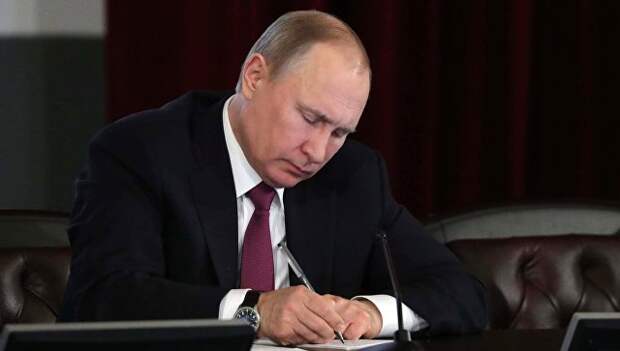 Путин уволил ряд глав региональных управлений СК, МВД и ФСИН