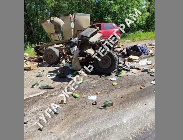 Под Тулой в аварии с «буханкой», иномаркой и фурой погиб водитель