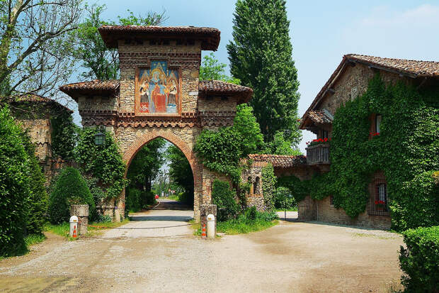Итальянская деревня Граццано Висконти, которая выглядит как сказочное королевство