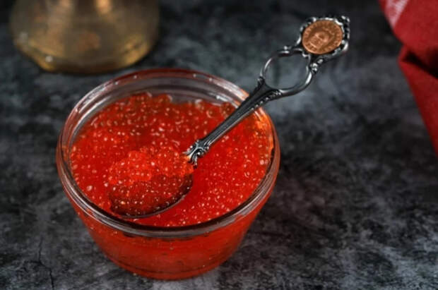 Диетолог Селезнева сказала, чем заменить красную икру на новогоднем столе