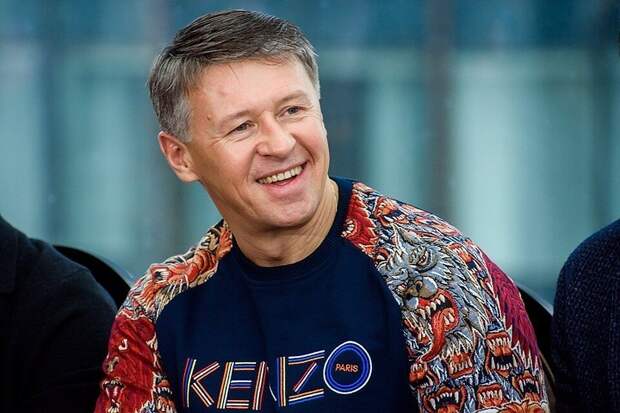 Сергей Исаев из «Уральских пельменей» подтвердил роман с 28-летней актрисой после расставания с женой