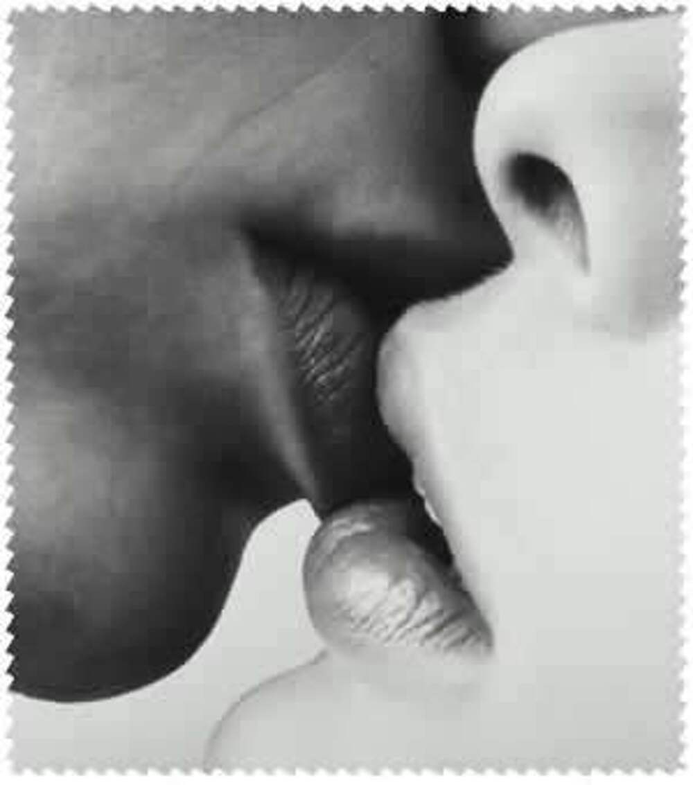 Нежно целую тебя дорогая. Нежный поцелуй. Поцелуй крупно. Нежный поцелуй в губы. Страстные поцелуи.