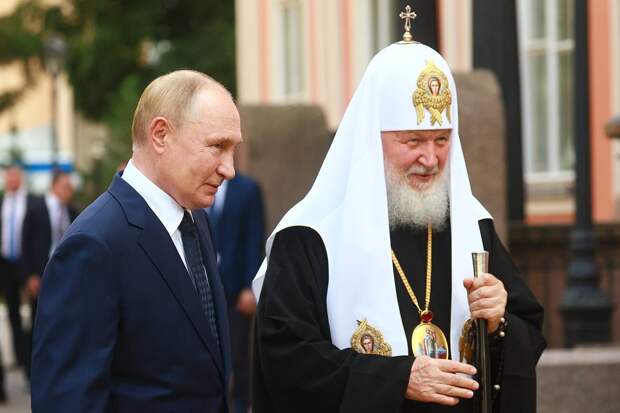 Путин поздравил патриарха Кирилла с Днем Победы