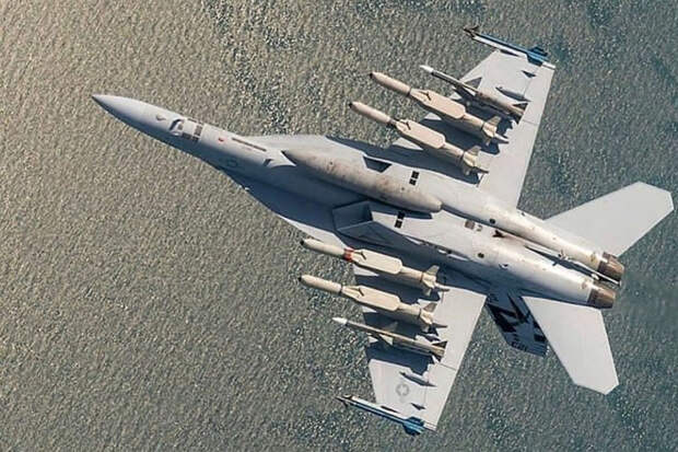 CENTCOM: истребитель США вывел из строя иранский танкер Hasna в Оманском заливе