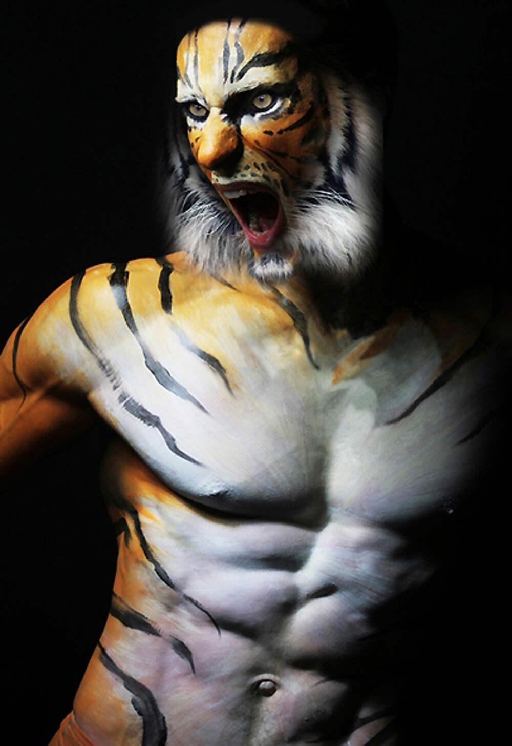 Мужчина тигр