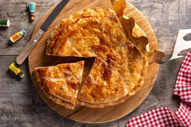 Обычные продукты, а вкус — как из детства: пирог «Слоенка»