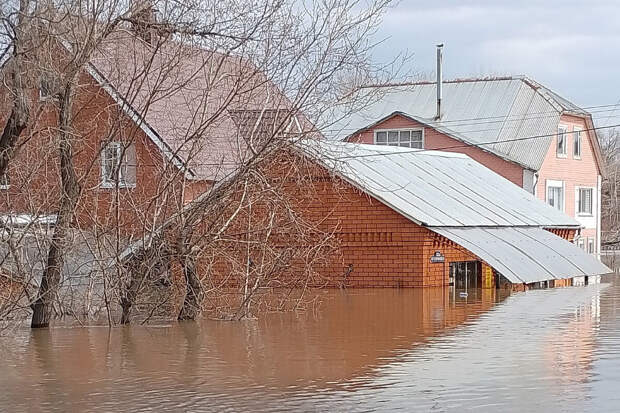 Число подтопленных паводком жилых домов в РФ снизилось почти на три тысячи