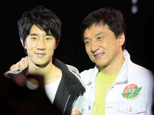 Почему Джеки Чан отрекся от родного сына и внебрачной дочери, оставив их без наследства?