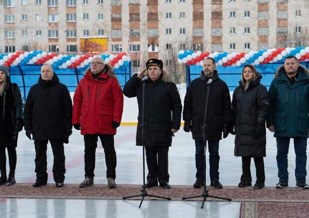 В столице подводных сил Северного флота – городе Гаджиево открыли новым хоккейный корт