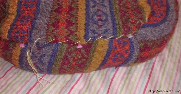 Кроватка для кошки из старого свитера. Мастер-класс (9) (700x366, 237Kb)