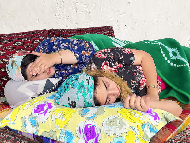 Таджикистан - "В cпaльню к мyжy ходим поочереди". Как жены богатого чабана уживаются вместе?
