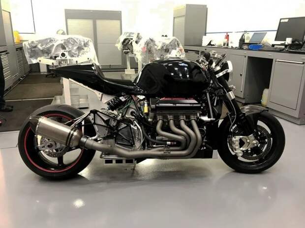 Eisenberg V8: 480-сильный мотоцикл с двумя моторами Suzuki Hayabusa