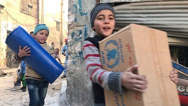 Дети, получившие первую гуманитарную помощь в Сирии. Архивное фото
