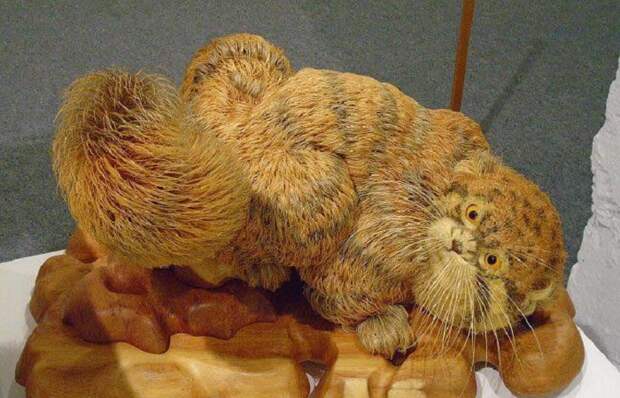 Сибиряк создаёт реалистичные скульптуры животных из кедровой стружки