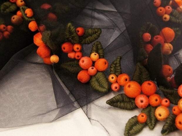 Косынка с рябиной Ulyana Sergeenko Couture