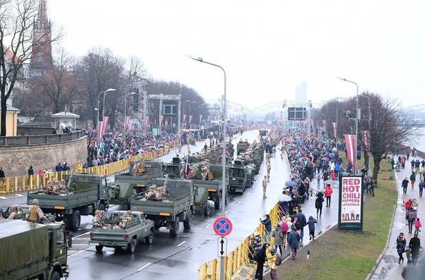 Парад года: Латвия на военном положении