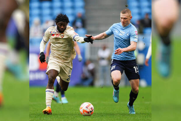 Во время матча "Крылья Советов" — ЦСКА включилась система полива газона