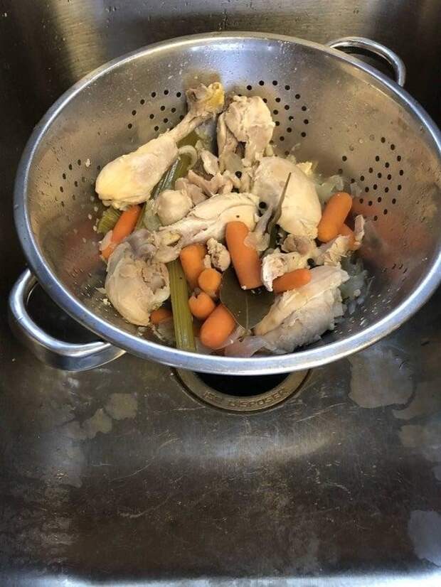 Хотел порадовать жену бульоном. Процедил...