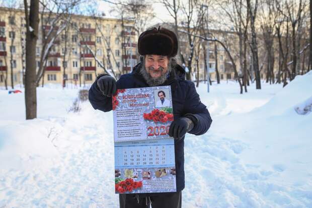 Юрий Кац умеет снимать боль иглоукалыванием. Фото: Михаил Подобед