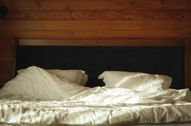 Ученые назвали привычку перед сном, которая ускоряет старение