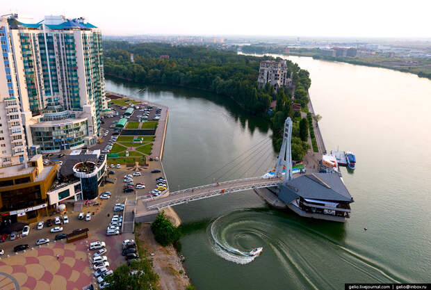 Краснодарский затон и мост поцелуев.