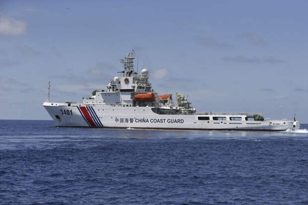 В Южно-Китайском море столкнулись катер береговой охраны КНР и филиппинское судно