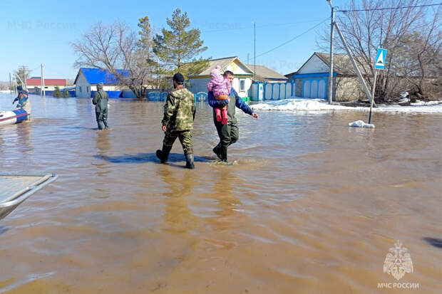 Власти Оренбуржья: с затопленных территорий эвакуированы около 7,5 тыс человек