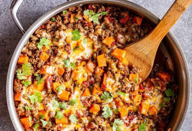Картофель с фаршем, запечённый в духовке. \ Фото: juegoscocinarpasteleria.org.
