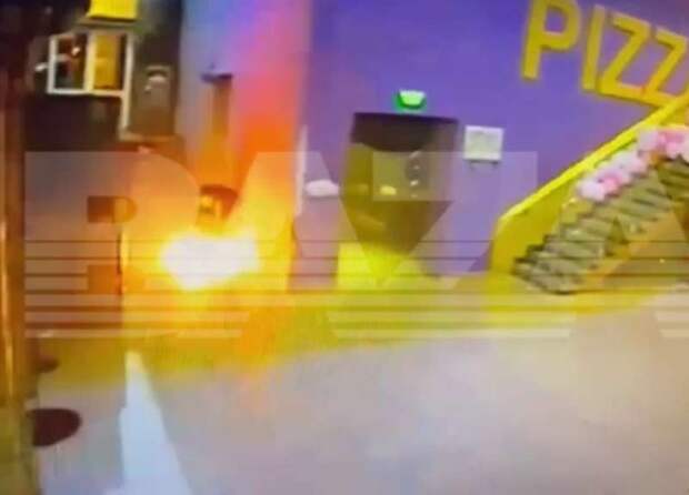 Два иностранца в Уфе хотели сжечь охранника и устроили пожар в ТРЦ